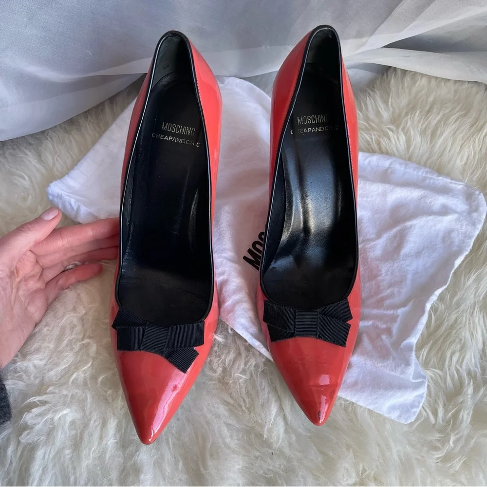 MOSCHINO Salmon Patent Leather Point Toe Pumps Size 39/9